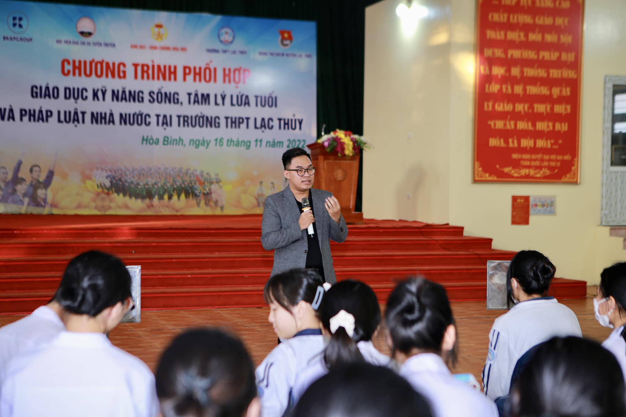 Ông Phạm Hoài Nam, Thành viên HĐQT Tập đoàn BKAP chia sẻ, định hướng nghề nghiệp cho các em học sinh