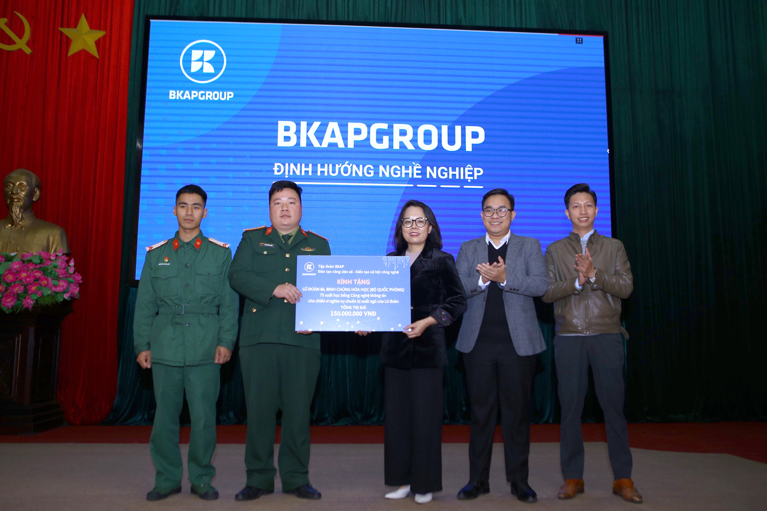 bkapgroup tư vấn hướng nghiệp và trao 75 suất học bổng CNTT cho các chiến sĩ tại Lữ đoàn 86